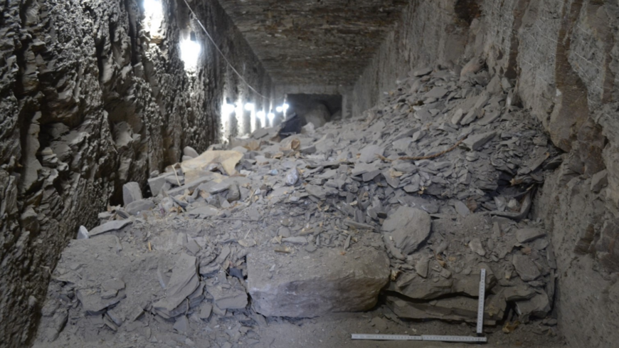 Rubble filling the interior of tomb 28 at the excavation site in Deir el-Bahri.
