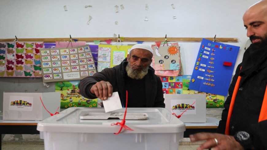 An elderly Palestinian man casts his ballot.