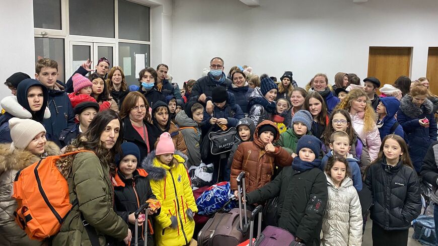 100 Jewish orphans leave Zhytomyr