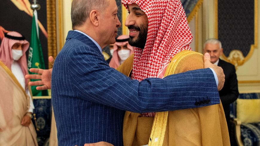 Turkish President Recep Tayyip Erdogan (L) embraces Saudi Crown Prince Mohammed bin Salman during their meeting in Jeddah