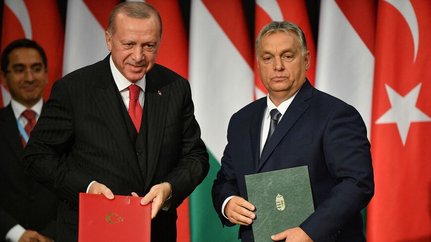 Hungarian Prime Minister Viktor Orban (R) and Turkish President Recep Tayyip Erdogan.