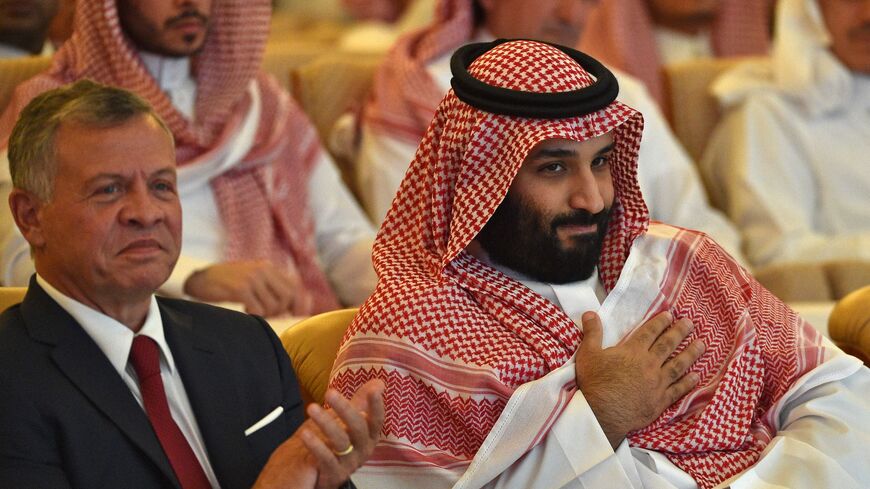Jordan's King Abdullah II (L) and Saudi Crown Prince Mohammed bin Salman.