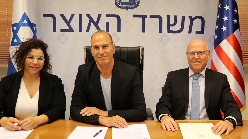 Israeli and American representatives sign the memorandum of understanding on cybersecurity cooperation, Jerusalem, Aug. 23, 2022.
