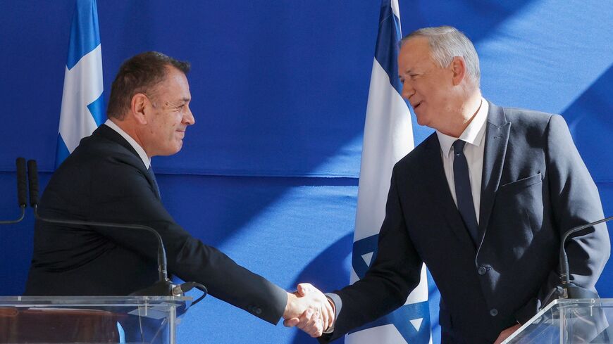 Israeli Defense Minister Benny Gantz (R) and his Greek counterpart, Nikos Panagiotopoulos.