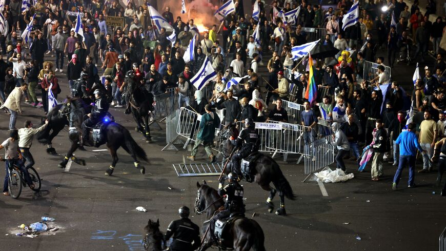 Protesters clash with the police during a rally against the Israeli government's judicial reform in Tel Aviv, Israel on March 27, 2023. - Israeli Prime Minister Benjamin Netanyahu on March 26, 2023 fired Defence Minister Yoav Galant a day after he broke ranks, citing security concerns in calling for a pause to the government's controversial judicial reforms. On a day when 200,000 people took to the streets of Tel Aviv to protest the reforms, Galant -- who had been a staunch Netanyahu ally -- on Saturday sai