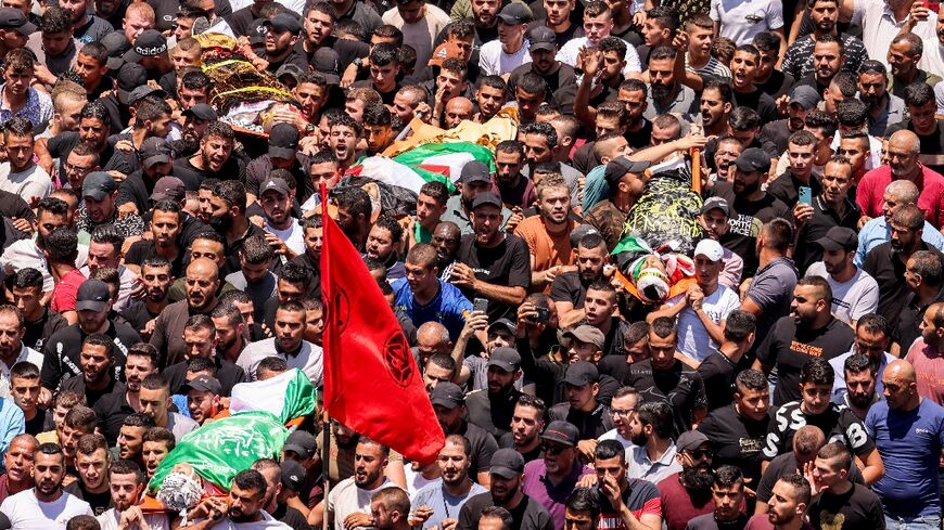 Mourners in Jenin carry the bodies of Palestinians killed in the Israeli incursion