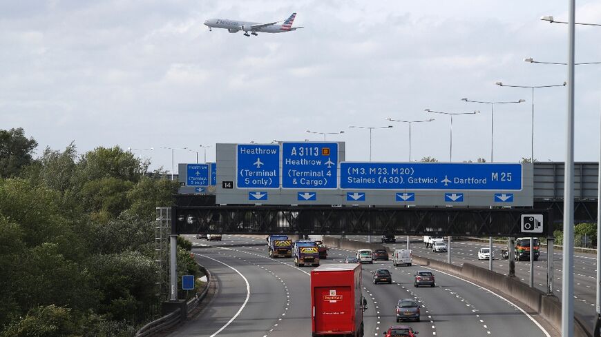 Spain's Ferrovial says it has reached a 2.37 billion pound ($3.01 billion) deal to sell its 25% stake in Heathrow Airport to Paris-based Ardian and Riyahd's Public Investment Fund (PIF)