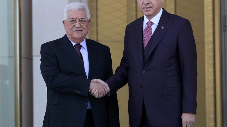 Abbas (L) shakes hands with Erdogan (R) in Ankara on August 28, 2017