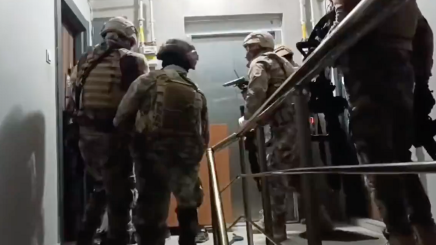 Turkish police are seen raiding an apartment suspected of housing ISIS operatives, in an undated video.