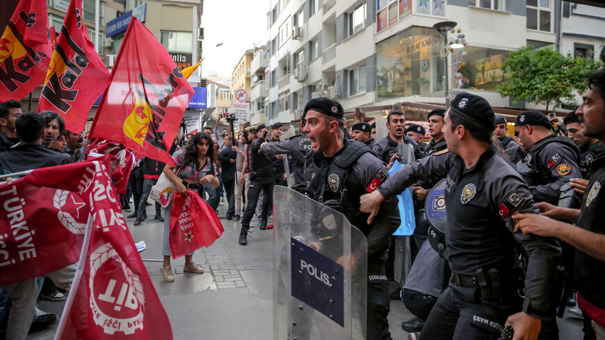 Protesters demonstrate on Kibris Sehitleri Avenue in Izmir against the denial of Abdullah Zeydan's right to be elected and the handover of the mandate to AKP candidate Abdulahat Arvas, April 2, 2024.