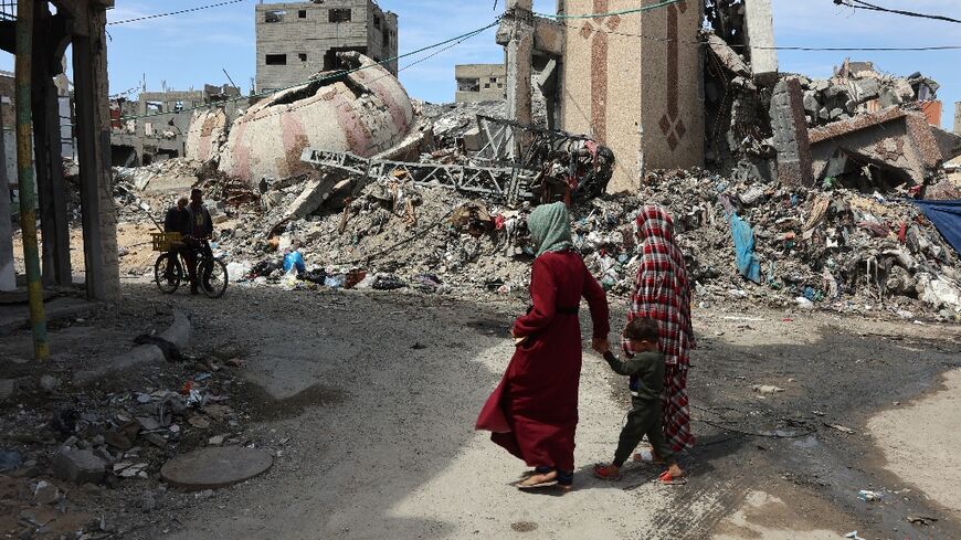 A top Hamas official has said the Palestinian militant group has approved a new Gaza ceasefire proposal, as Israel continues intensive operations in the territory