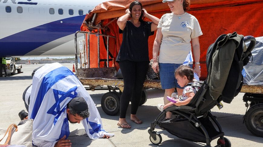 Returning travellers kissed the tarmac after Israeli airports reopened