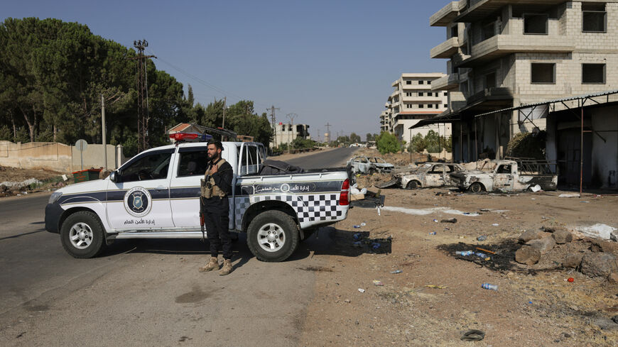 A member of the Internal Security Forces stands watch at a checkpoint in the village of Al-Mazra'a, after days of violence in the Sweida province sparked by clashes between Bedouin fighters and Druze factions, in Sweida province, Syria, July 21, 2025. REUTERS/Khalil Ashawi