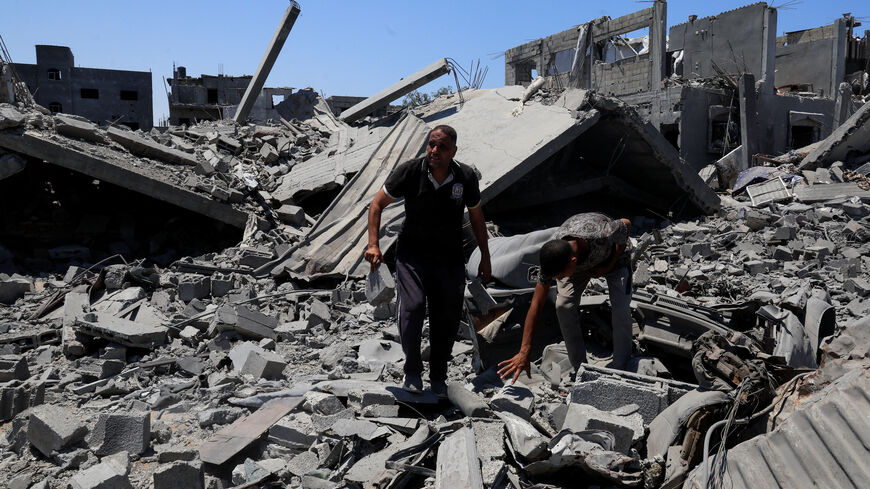 Palestinians inspect the damage on houses destroyed during an Israeli military operation, in Deir al-Balah, central Gaza Strip, July 23, 2025. REUTERS/Hatem Khaled