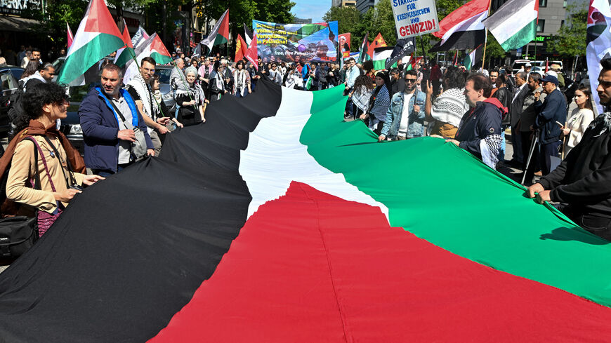 FILE PHOTO: Pro-Palestinian demonstrators carry a large Palestinian flag as they protest against Israel to mark the 77th anniversary of the "Nakba", or "catastrophe", amid the ongoing conflict between Israel and Hamas, in Hamburg, Germany, May 17, 2025. REUTERS/Fabian Bimmer/File Photo
