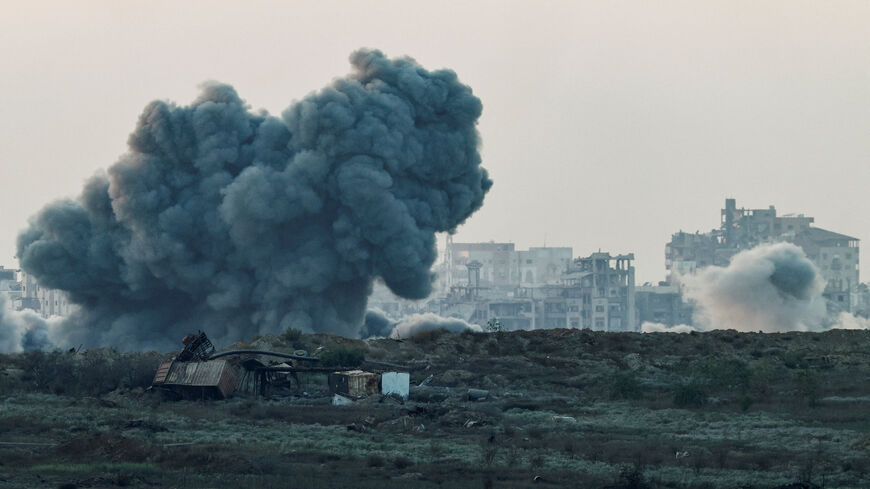 Smoke rises from Gaza after an aistrike, as seen from the Israeli side of the border between Israel and Gaza, August 7, 2025. REUTERS/Amir Cohen