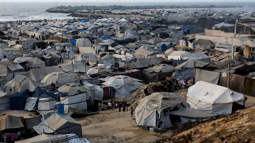 FILE PHOTO: Palestinians, displaced by the Israeli offensive, shelter in a tent camp on a beach amid summer heat in Gaza City, August 12, 2025. REUTERS/Mahmoud Issa/File Photo