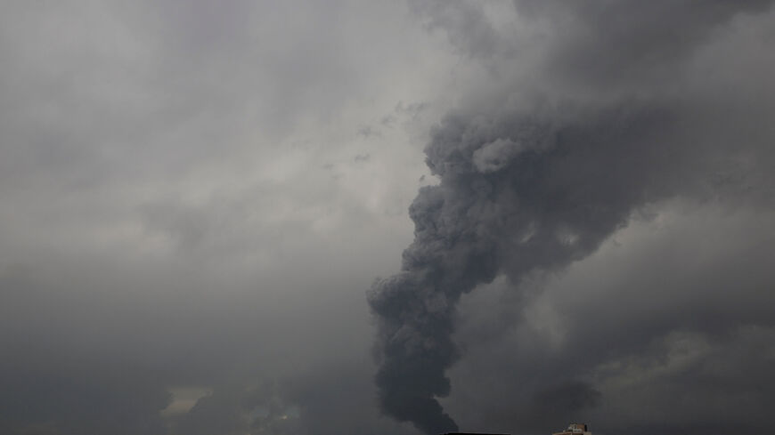 Smoke billows from the site of Israeli air strikes in Sanaa, Yemen August 24, 2025. REUTERS/Stringer