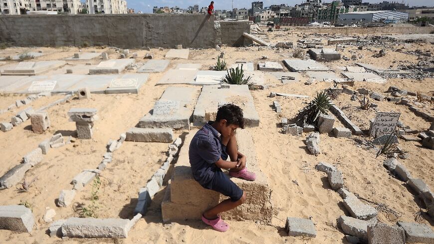 As Israel presses its offensive, growing numbers of Palestinians flee south scrambling to find shelter