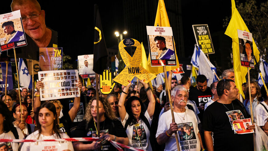 FILE PHOTO: Israeli protestors take part in a rally demanding the immediate release of the hostages kidnapped during the deadly October 7, 2023 attack on Israel by Hamas, and the end of war in Gaza, in Jerusalem September 6, 2025. REUTERS/Ronen Zvulun/File Photo