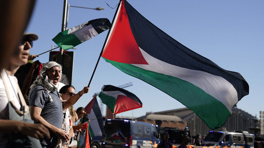 Cycling - Vuelta a Espana - Stage 21 - Alalpardo to Madrid - Madrid, Spain - September 14, 2025 Pro Palestine protesters with flags during Stage 21 REUTERS/Ana Beltran