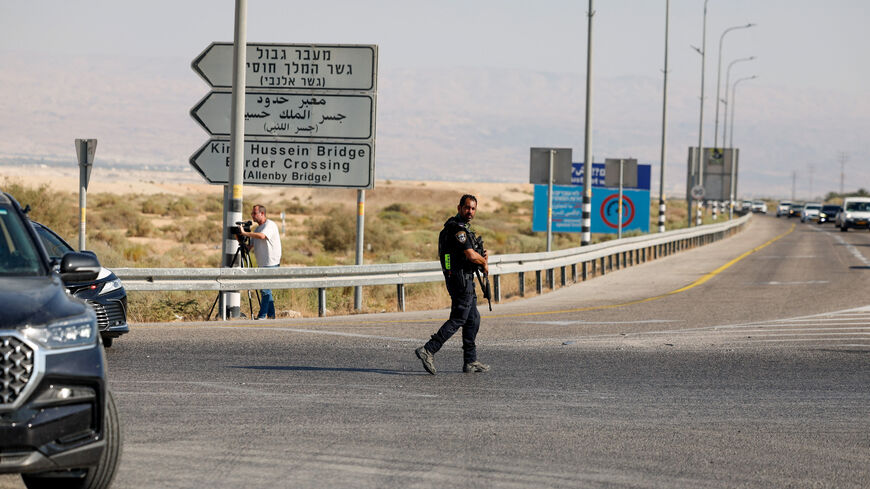 An Israeli police officer walks at the scene of a fatal shooting at the Allenby Crossing between the Israeli-Occupied West Bank and Jordan, September 18, 2025. REUTERS/Oren Ben Hakoon