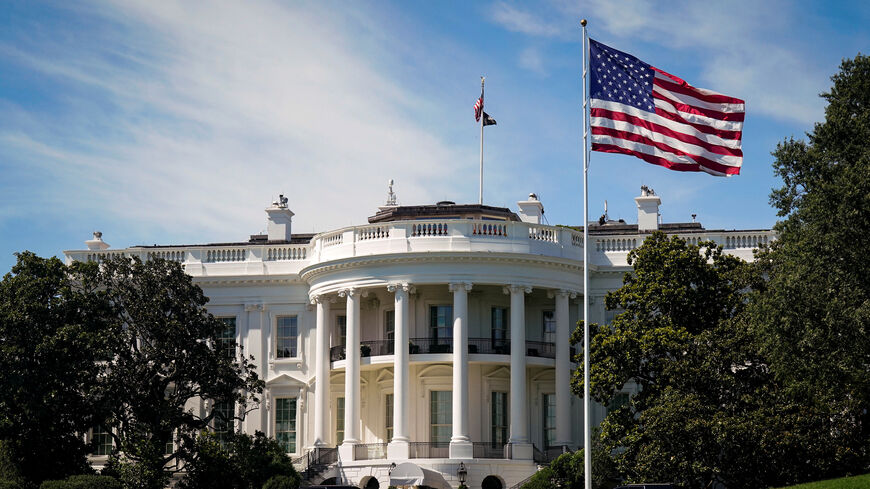 FILE PHOTO: A general view of the White House as U.S. President Donald Trump's motorcade returns following a trip to Trump National Golf Club, in Washington, D.C., U.S., July 20, 2025. REUTERS/Al Drago/File Photo