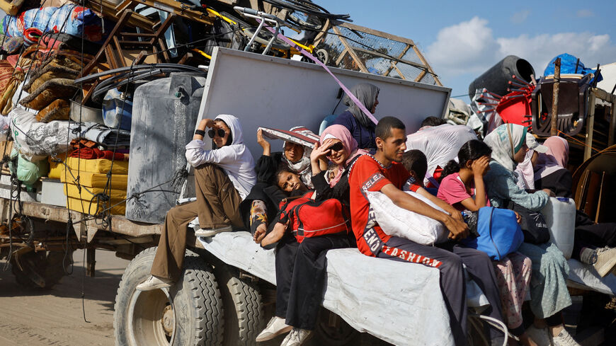 Displaced Palestinians, fleeing northern Gaza due to an Israeli military operation, move southward, using a vehicle packed with personal belongings, after Israeli forces ordered residents of Gaza City to evacuate to the south, in the central Gaza Strip, September 21, 2025. REUTERS/Mahmoud Issa