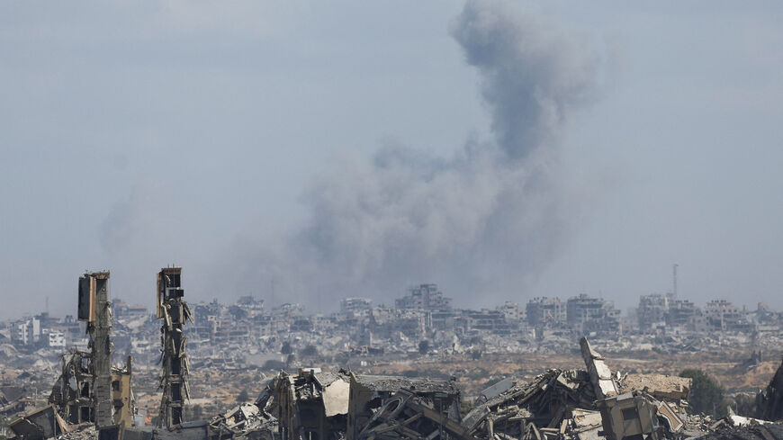 Smoke rises following an Israeli strike amid an Israeli operation, as seen from central Gaza Strip September 25, 2025. REUTERS/Mahmoud Issa