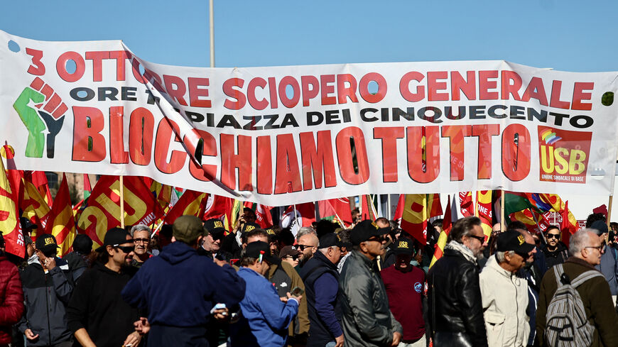 Pro-Palestinian demonstrators protest during a nationwide strike called by the USB union to condemn the Israeli forces' interception of some of the vessels of the Global Sumud Flotilla aiming to reach Gaza and break Israel's naval blockade, in Rome, Italy, October 3, 2025. REUTERS/Yara Nardi