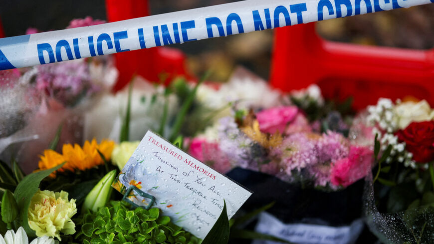 A note is left with floral tributes near the Manchester synagogue, where multiple people were killed on Yom Kippur, in what police have declared a terrorist incident, in north Manchester, Britain, October 4, 2025. REUTERS/Hannah McKay