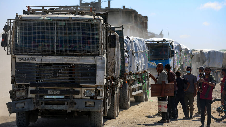 Trucks carry aid for Palestinians, amid a ceasefire between Israel and Hamas in Gaza, in Khan Younis, in the southern Gaza Strip, October 14, 2025. REUTERS/Ramadan Abed