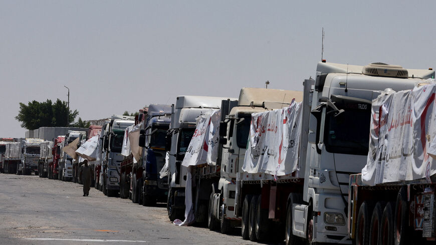 Trucks carrying humanitarian aid line up near the Rafah border crossing between Egypt and the Gaza Strip, in Rafah, Egypt, August 6, 2025. REUTERS/Amr Abdallah Dalsh