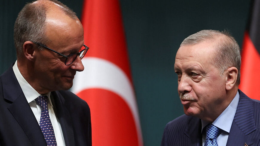 Turkish President Tayyip Erdogan and German Chancellor Friedrich Merz shake hands as they attend a press conference at the Presidential Palace in Ankara, Turkey, October 30, 2025. REUTERS/Umit Bektas