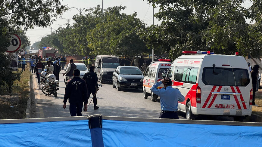 Police officers and ambulances on the road, that is cordoned off, after a blast outside a court building in Islamabad, Pakistan November 11, 2025. REUTERS/Salahuddin