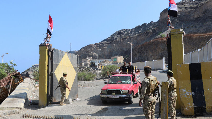 FILE PHOTO: Soldiers loyal to Yemen's separatist Southern Transitional Council stand guard outside the compound of the presidential palace in Aden, Yemen December 9, 2025. REUTERS/Fawaz Salman/File Photo
