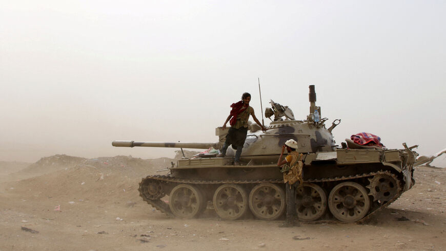 FILE PHOTO: Members of UAE-backed southern Yemeni separatist forces stand by a tank during clashes with government forces in Aden, Yemen August 10, 2019. REUTERS/Fawaz Salman/File Photo
