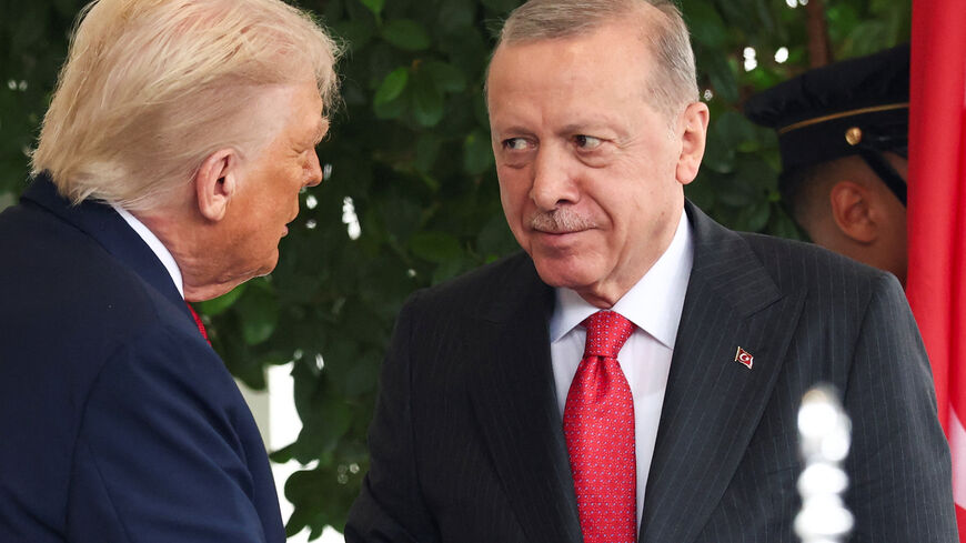 U.S. President Donald Trump welcomes Turkey's President Recep Tayyip Erdogan at the White House in Washington, D.C., U.S., September 25, 2025. REUTERS/Kevin Lamarque