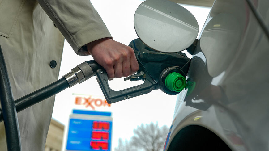 A man pumps gas at an Exxon station as the price of oil and gas has surged amid the U.S.-Israeli conflict with Iran, in Washington, D.C., U.S., March 5, 2026. REUTERS/Ken Cedeno
