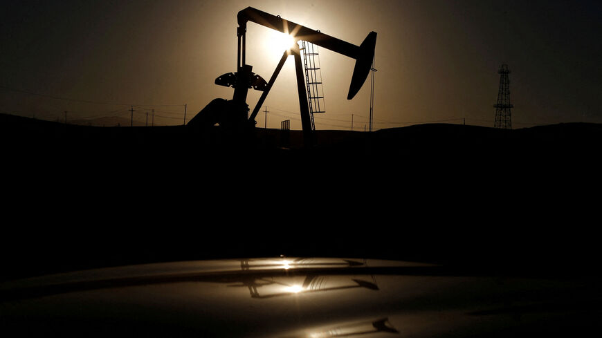 FILE PHOTO: A pump jack is seen at sunrise near Bakersfield, California October 14, 2014.  REUTERS/Lucy Nicholson/File Photo/File Photo