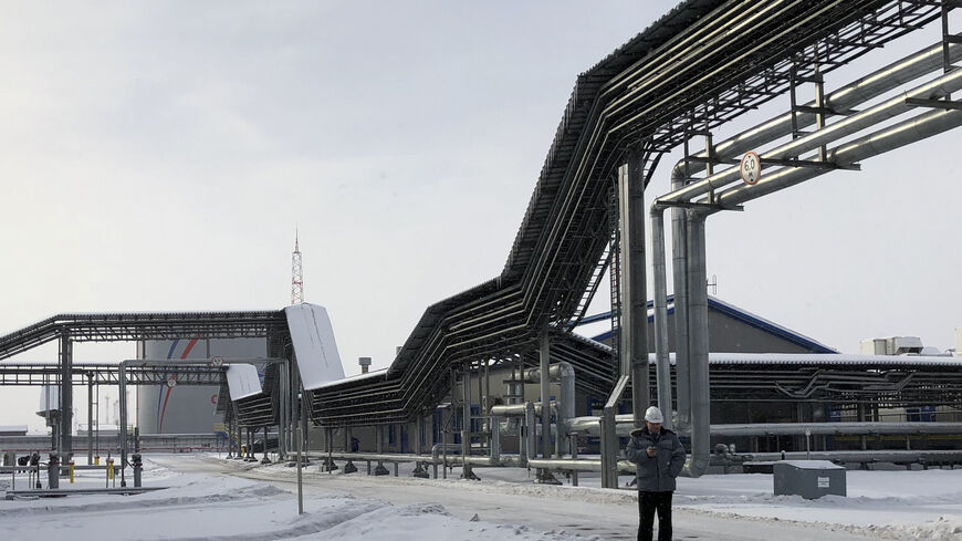 FILE PHOTO: An oil storage tank of Russian oil pipeline monopoly Transneft is pictured at the Baltic Sea port of Ust-Luga, Russia February 26, 2018. REUTERS/Vladimir Soldatkin/File Photo