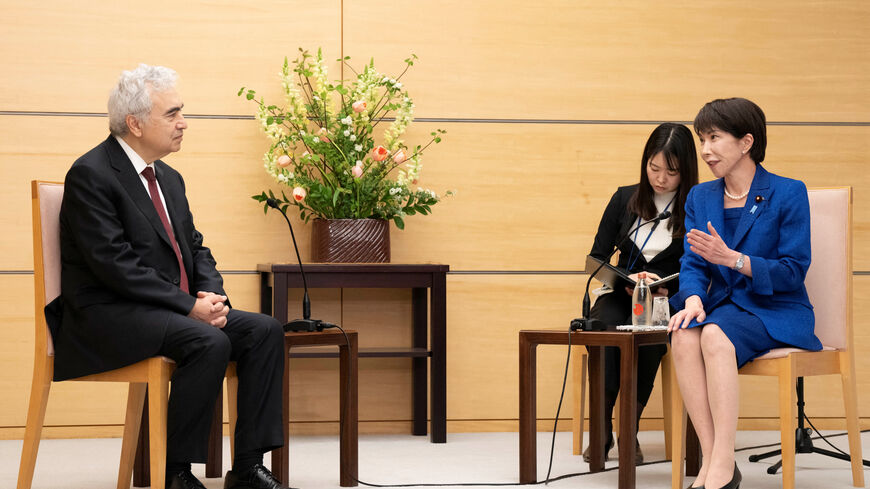 Japan's Prime Minister Sanae Takaichi (R) speaks during a meeting with Executive Director of the International Energy Agency (IEA) Fatih Birol (L) at the Prime Minister's Office in Tokyo on March 25, 2026.     YUICHI YAMAZAKI/Pool via REUTERS