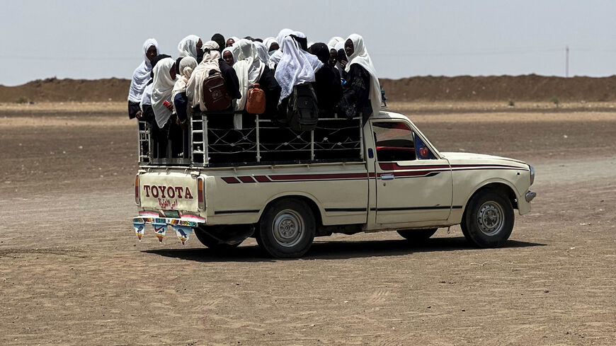 FILE PHOTO: Families flee RSF advances in Sudan's El Gezira state, on Sennar Road in the city of al-Dinder, Sennar state, Sudan, June 6, 2024. REUTERS/Faiz Abubakr/File Photo