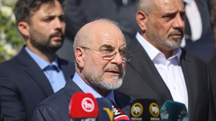 رئيس مجلس الشورى الإيراني محمّد باقر قاليباف خلال تصريح صحافي قرب مطار بغداد الدولي في 19 آب/أغسطس 2026