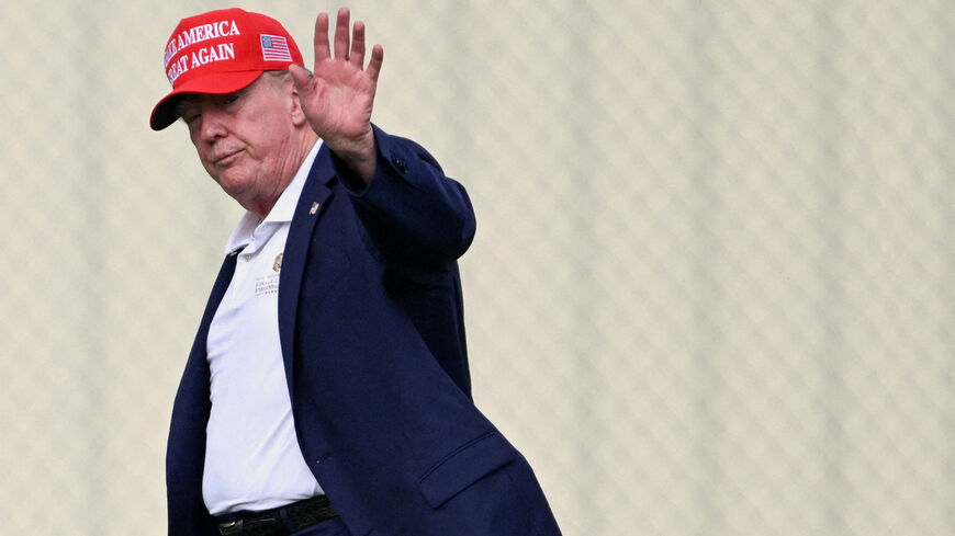 FILE PHOTO: U.S. President Donald Trump waves as he walks from Marine One to a vehicle at the Ellipse near the White House, in Washington, D.C., U.S., August 16, 2026. REUTERS/Annabelle Gordon/File Photo