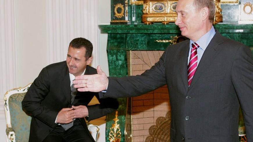 Russia's President Vladimir Putin (R) greets the Syrian delegation as Syrian President Bashar al-Assad  takes his place as they meet in Moscow's Kremlin December 19, 2006.   REUTERS/Sergei Karpukhin (RUSSIA)