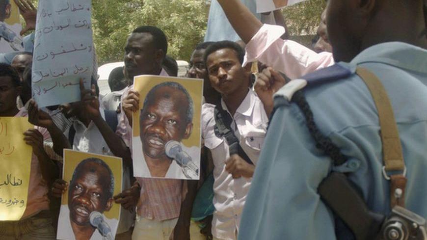 Students demonstrate, calling for the release from detention of Talafon Kuku Abu-Jalaha, a leading figure in the Sudan People's Liberation Movement (SPLM), outside the UN building in Khartoum March 26, 2012. Abu-Jalaha was arrested by the government of South Sudan on April 21, 2010.  Reuters/Stringer (Sudan - Tags: POLITICS CIVIL UNREST EDUCATION)