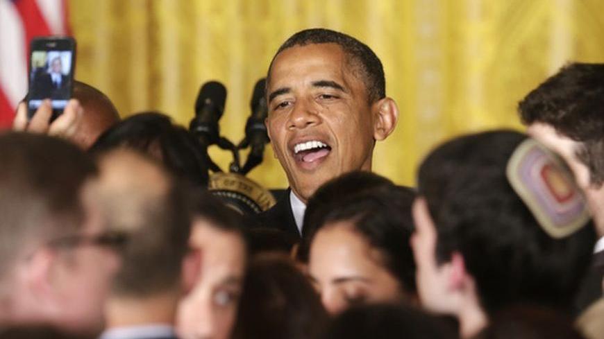 U.S. President Barack Obama greets guests at a Jewish American Heritage Month reception in the East Room of the White House in Washington May 30, 2012. 
REUTERS/Kevin Lamarque  (UNITED STATES - Tags: POLITICS)
