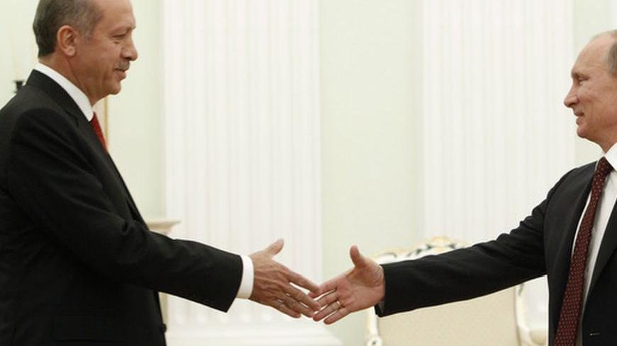Russian President Vladimir Putin (R) shakes hands with Turkish Prime Minister Tayyip Erdogan during their meeting in Moscow's Kremlin July 18, 2012. REUTERS/Sergei Karpukhin (RUSSIA - Tags: POLITICS)