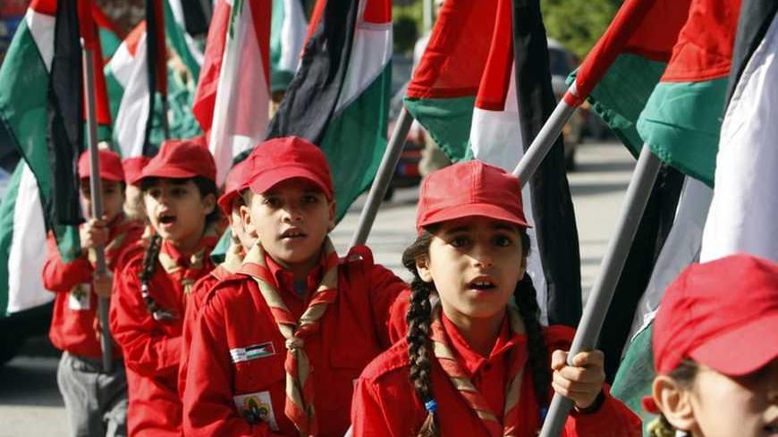 Palestinian children carry Palestinian flags during a ceremony to mark Palestinian Martyrs' Day, at Chatila refugee camp in Beirut January 9, 2009. REUTERS/ Jamal Saidi   (LEBANON)